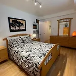 Cozy Apartment In Great Central Location With Free Parking - 31 Night Minimum