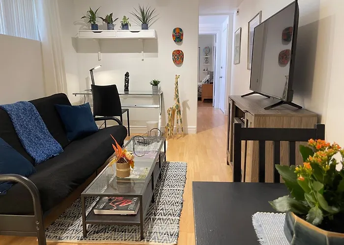 Cozy Apartment In Great Central Location With Free Parking - 31 Night Minimum